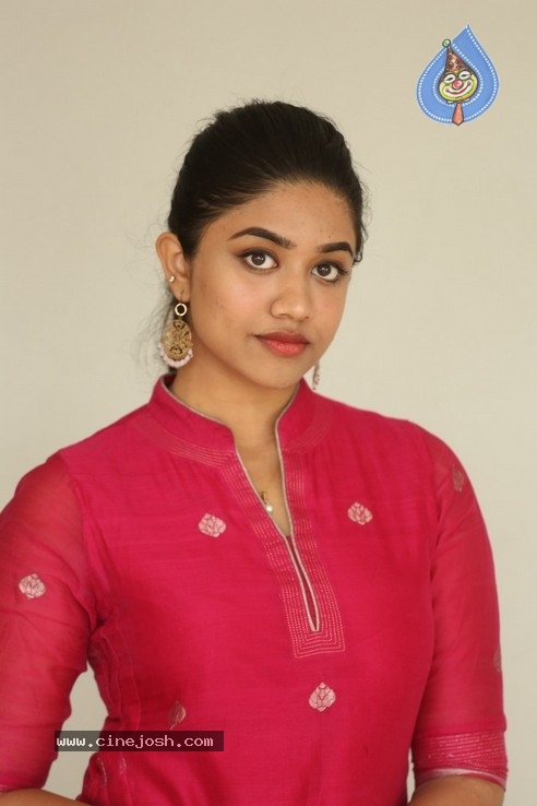 Malavika Satheesan Pics - 20 / 21 photos