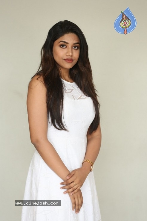 Malavika Satheesan Stills - 9 / 36 photos