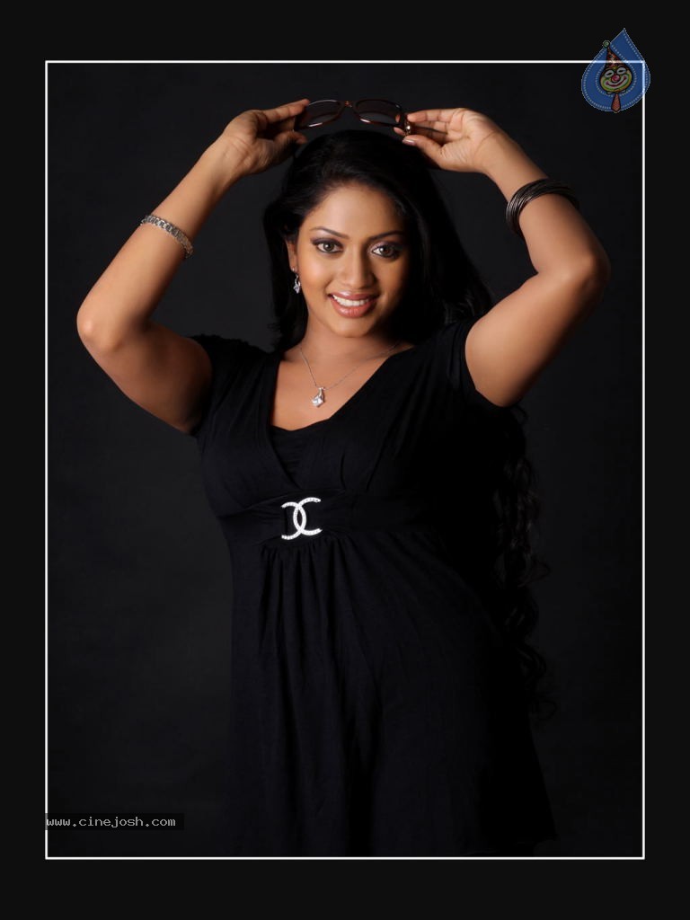 Mallika Portfolio Stills - 18 / 54 photos