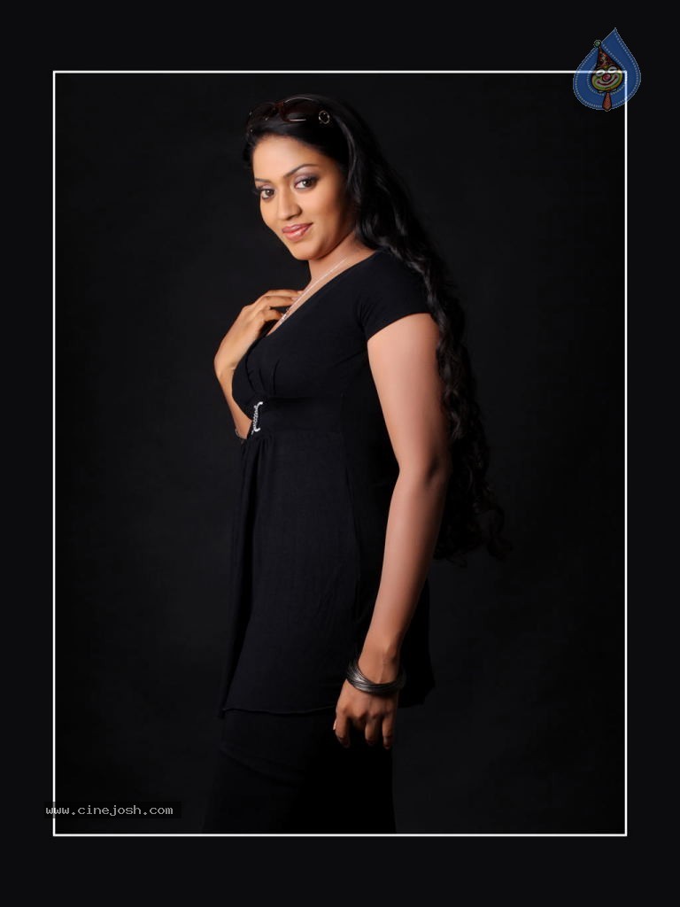 Mallika Portfolio Stills - 30 / 54 photos