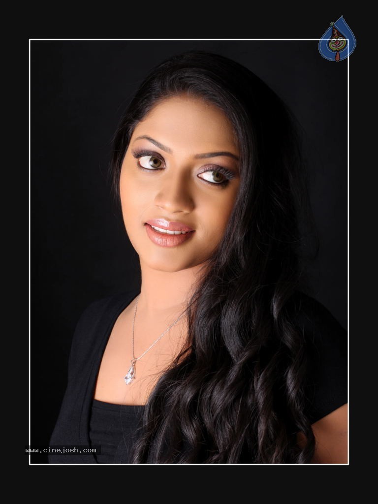 Mallika Portfolio Stills - 42 / 54 photos