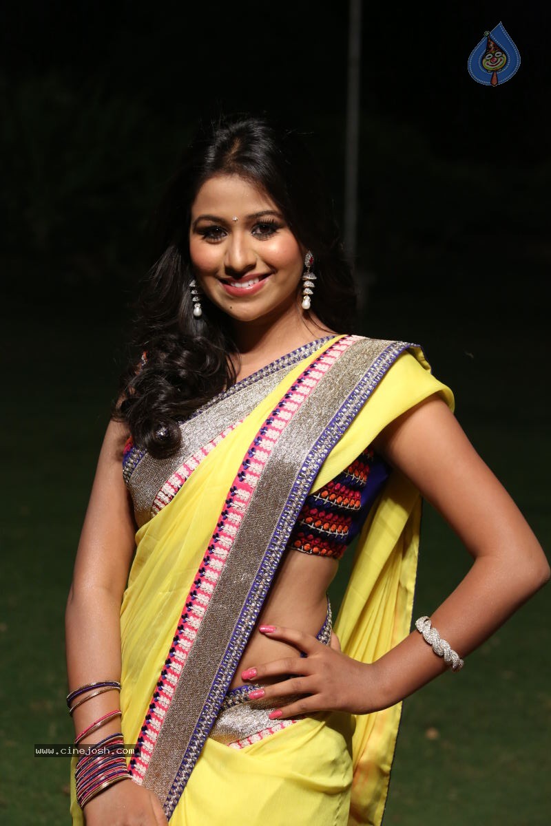 Manalee Stills - 27 / 48 photos