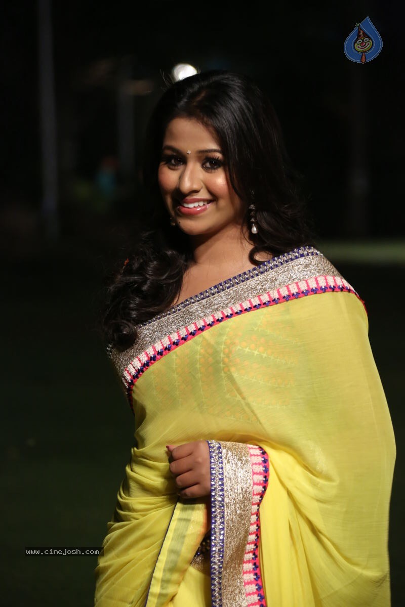 Manalee Stills - 33 / 48 photos