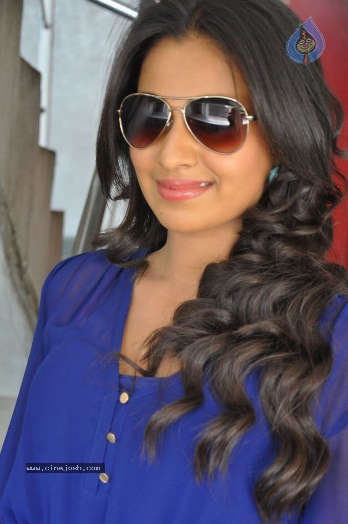 Manali Stills - 93 / 98 photos