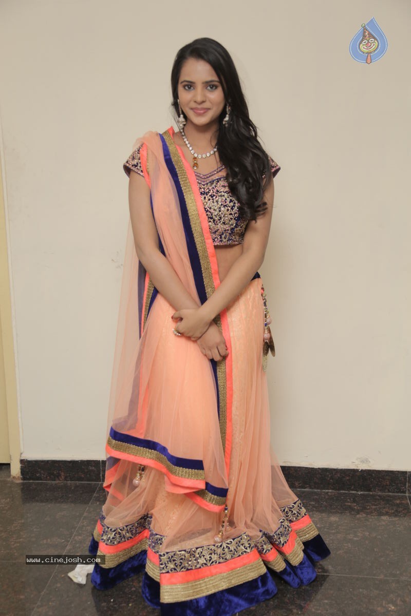 Manasa New Stills - 33 / 77 photos