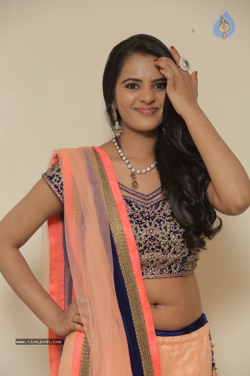 Manasa New Stills - 38 / 77 photos