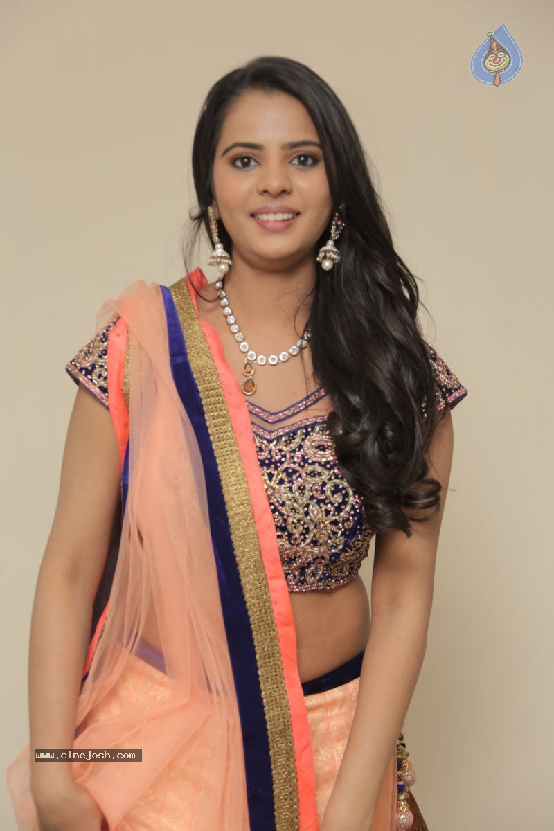 Manasa New Stills - 49 / 77 photos