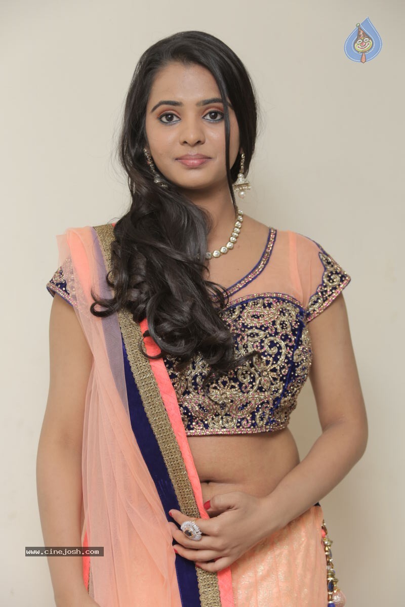 Manasa New Stills - 55 / 77 photos