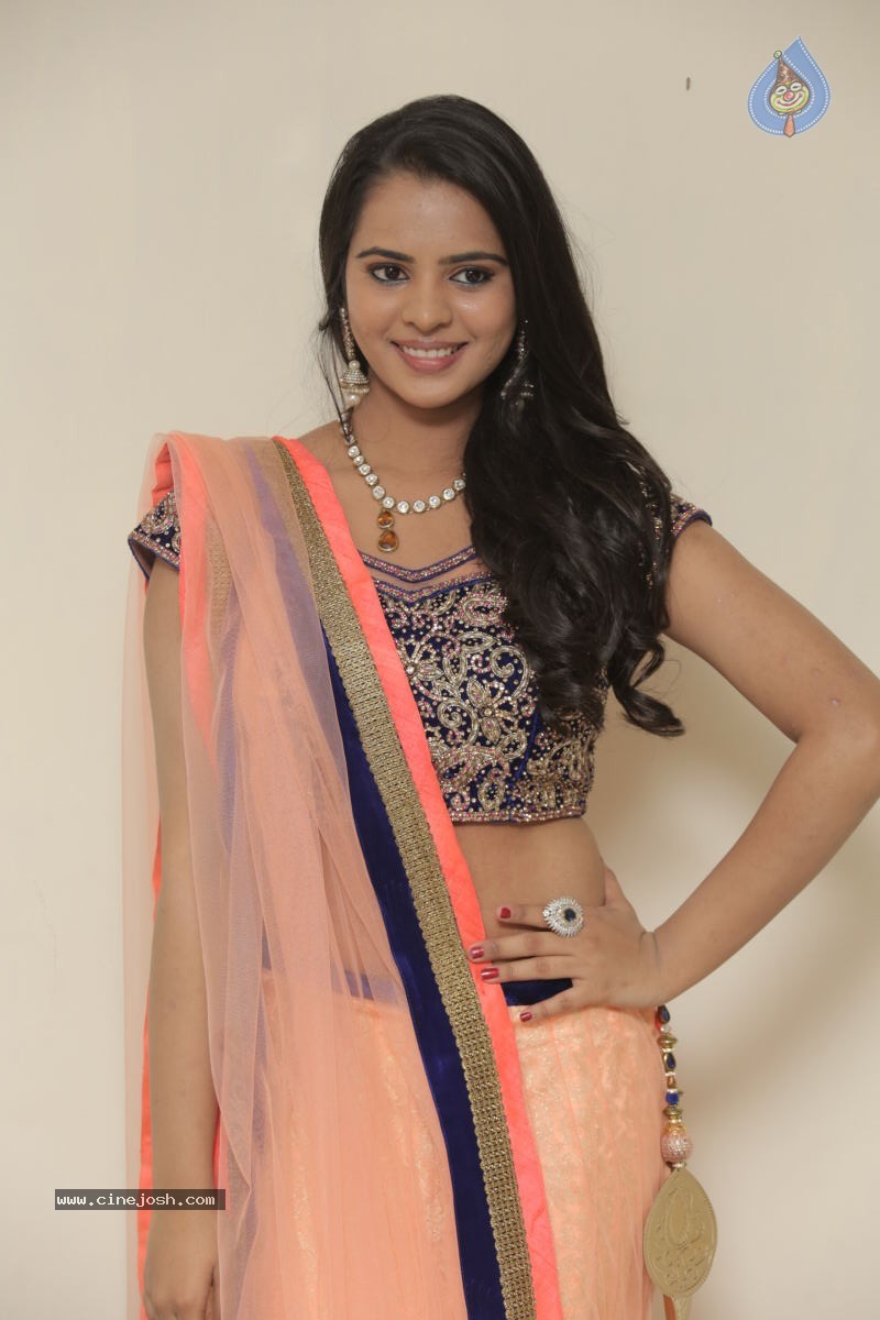 Manasa New Stills - 72 / 77 photos