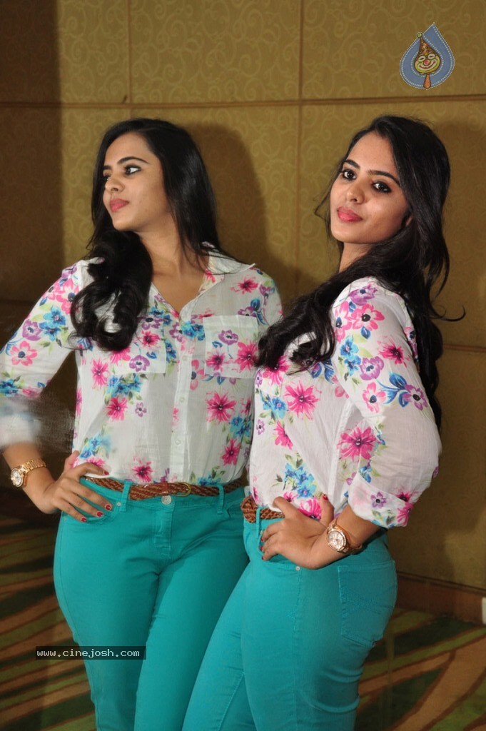 Manasa New Stills - 33 / 59 photos