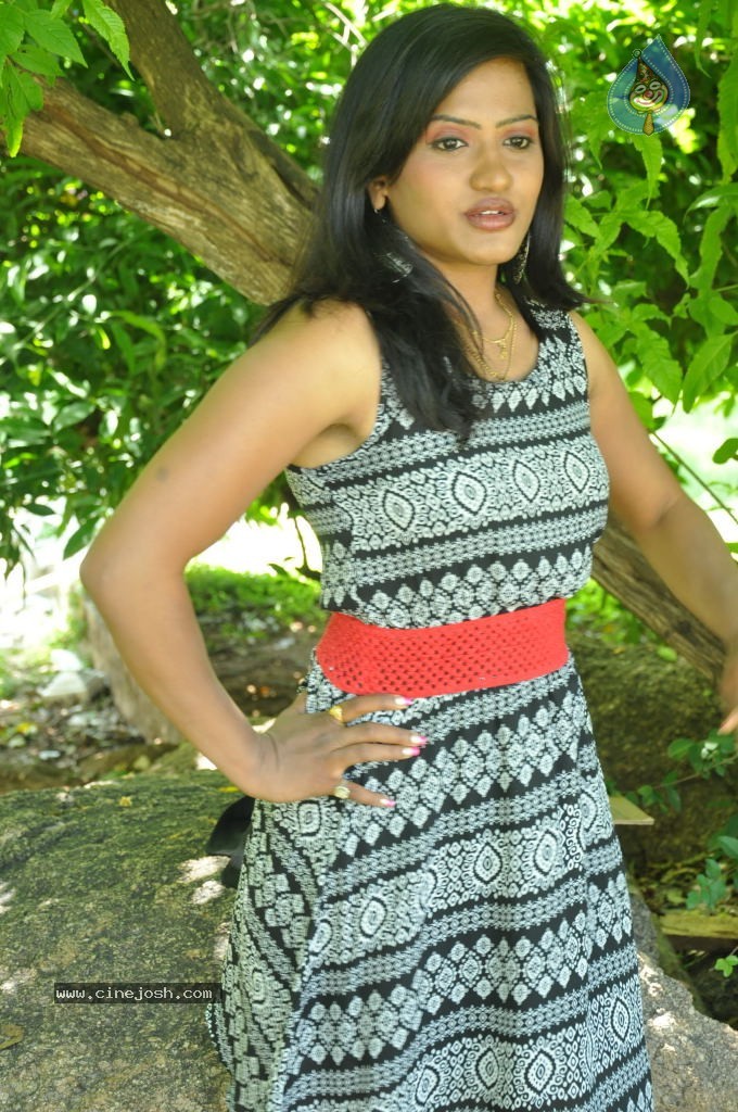 Manaswini Stills - 39 / 94 photos