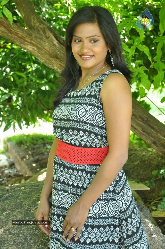 Manaswini Stills - 48 / 94 photos