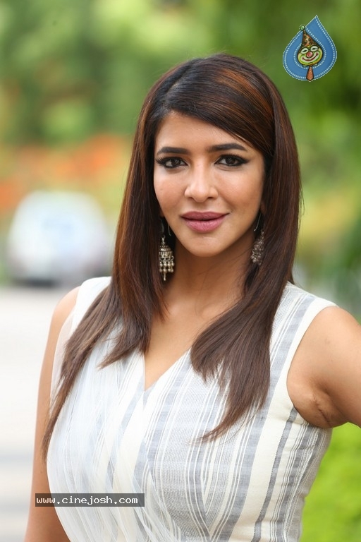 Manchu Lakshmi Images - 6 / 19 photos