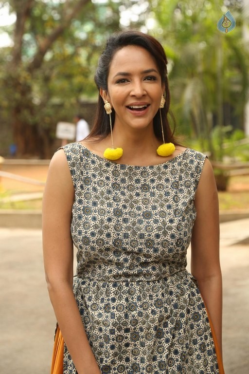 Manchu lakshmi Pics - 23 / 28 photos