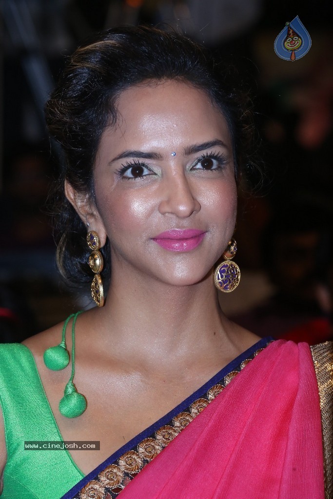 Manchu Lakshmi Pics - 4 / 32 photos