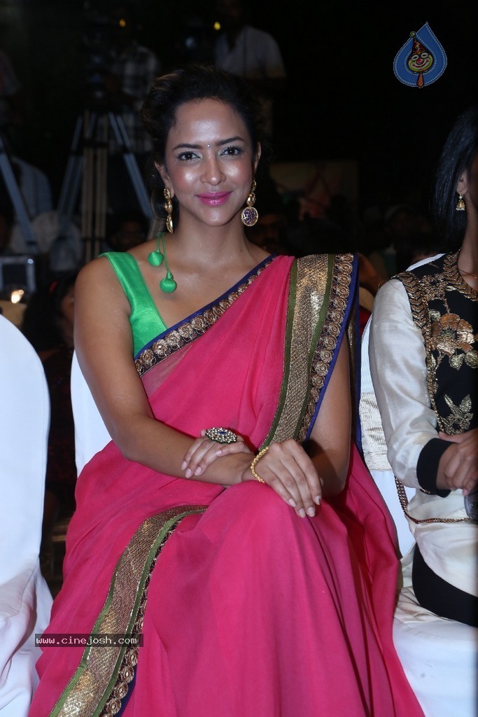 Manchu Lakshmi Pics - 26 / 32 photos