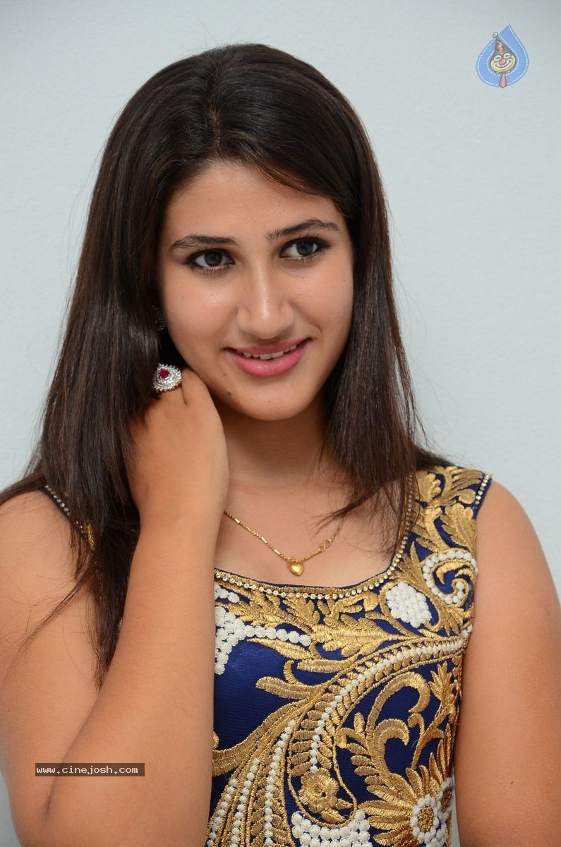 Manisha Photos - 19 / 62 photos