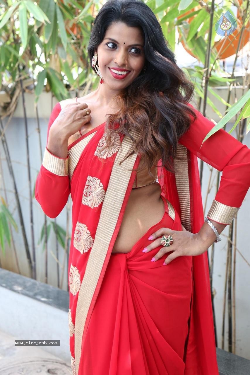 Manisha Pillai Stills - 26 / 45 photos