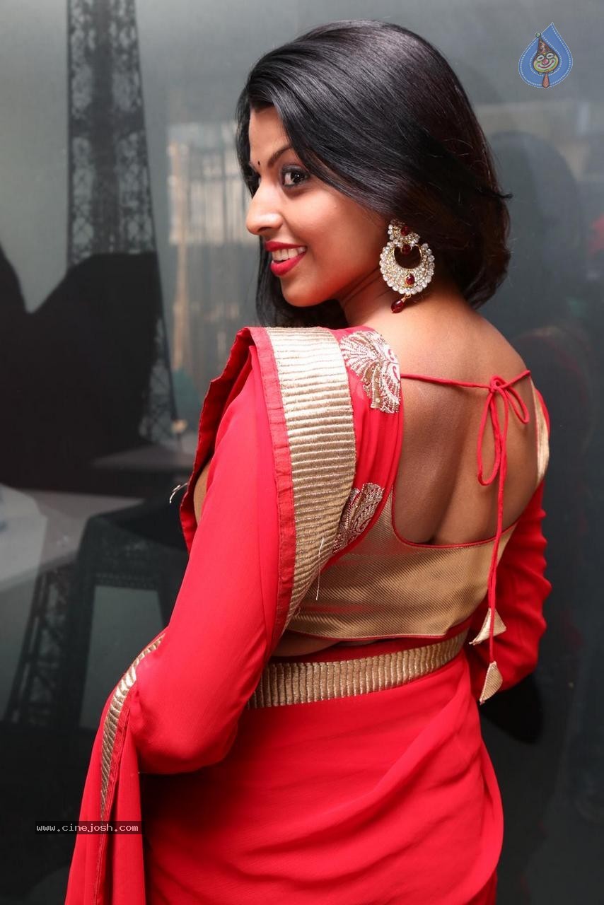 Manisha Pillai Stills - 28 / 45 photos