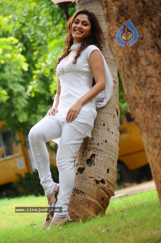 Manjari Phadnis Stills - 69 / 166 photos