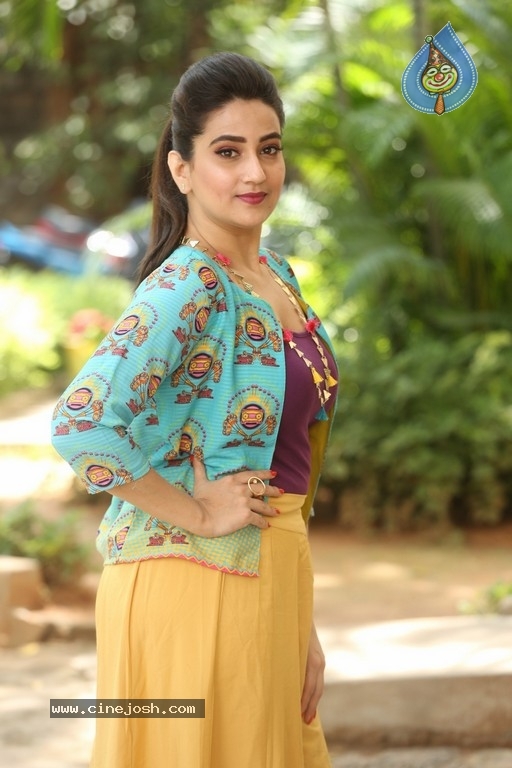 Manjusha Gallery - 14 / 21 photos