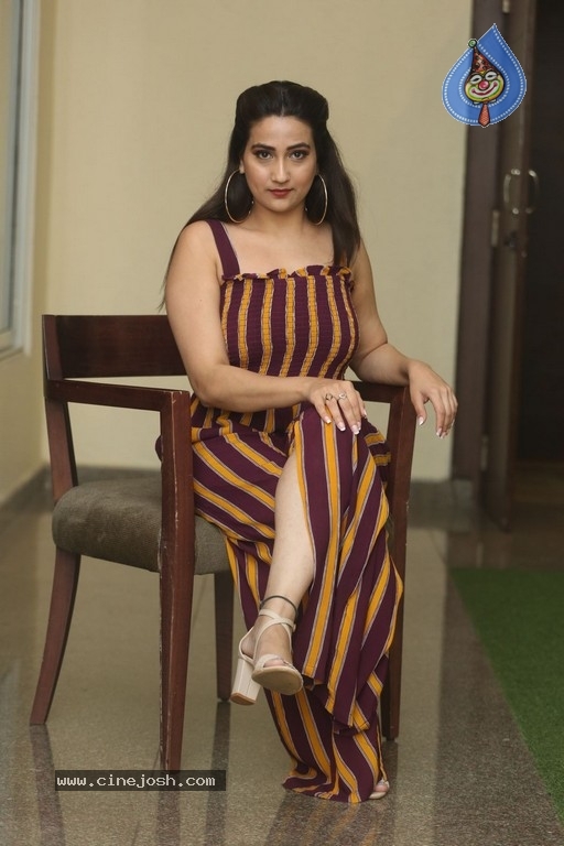 Manjusha Images - 8 / 12 photos