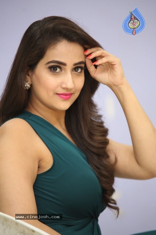 Manjusha New Pics - 6 / 41 photos