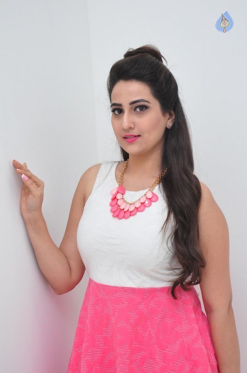 Manjusha New Pics - 7 / 41 photos