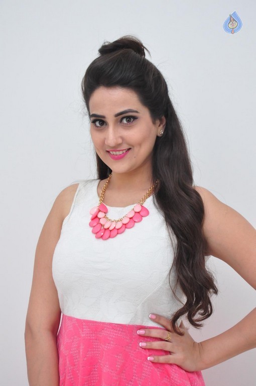 Manjusha New Pics - 17 / 41 photos