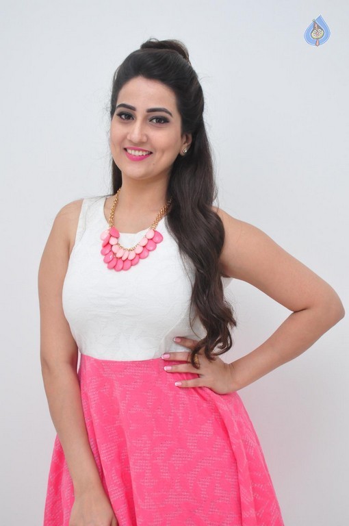 Manjusha New Pics - 26 / 41 photos