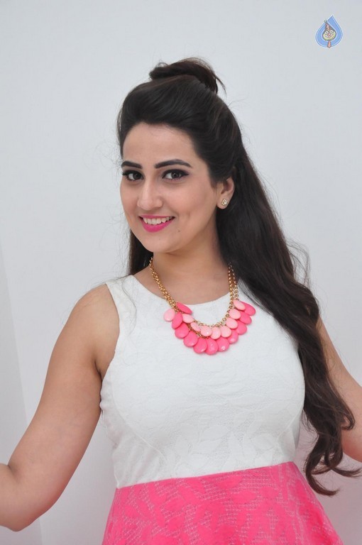 Manjusha New Pics - 32 / 41 photos