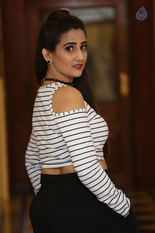 Manjusha New Pics - 33 / 42 photos