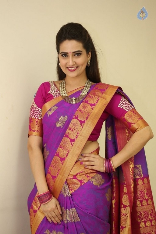 Manjusha Stills - 27 / 42 photos