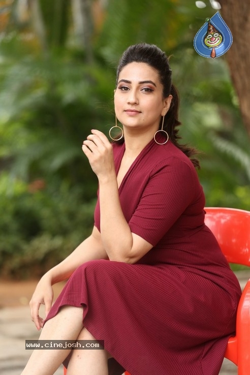 Manjusha Stills - 17 / 34 photos