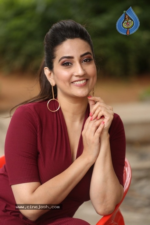 Manjusha Stills - 28 / 34 photos