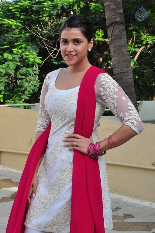 Mannara Chopra Gallery - 3 / 42 photos