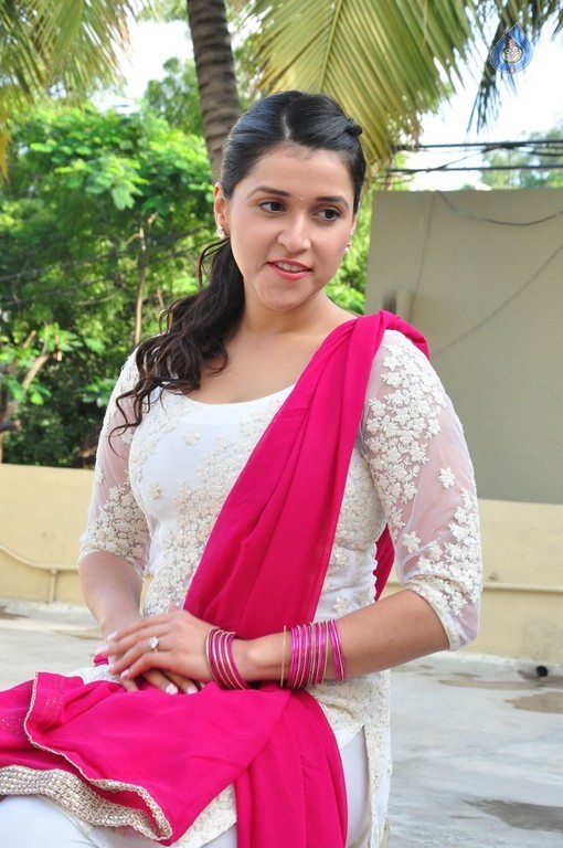 Mannara Chopra Gallery - 42 / 42 photos