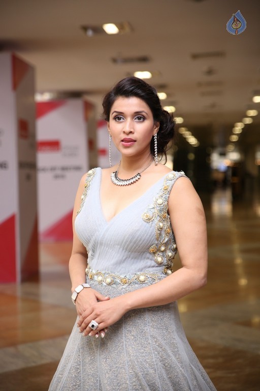 Mannara Chopra Images - 15 / 40 photos