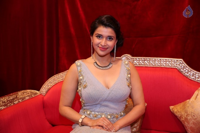 Mannara Chopra Images - 25 / 40 photos