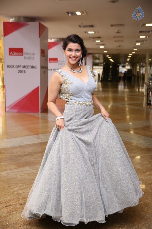 Mannara Chopra Images - 28 / 40 photos