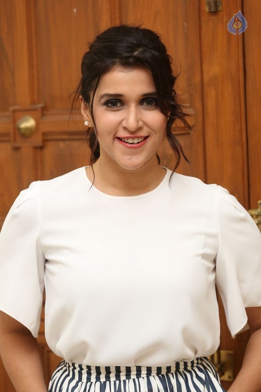 Mannara Chopra Photos - 30 / 41 photos