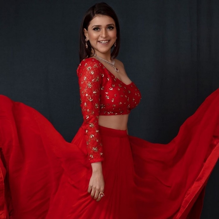 Mannara Chopra Pics - 1 / 14 photos