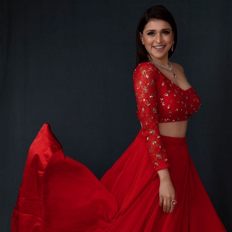 Mannara Chopra Pics - 4 / 14 photos