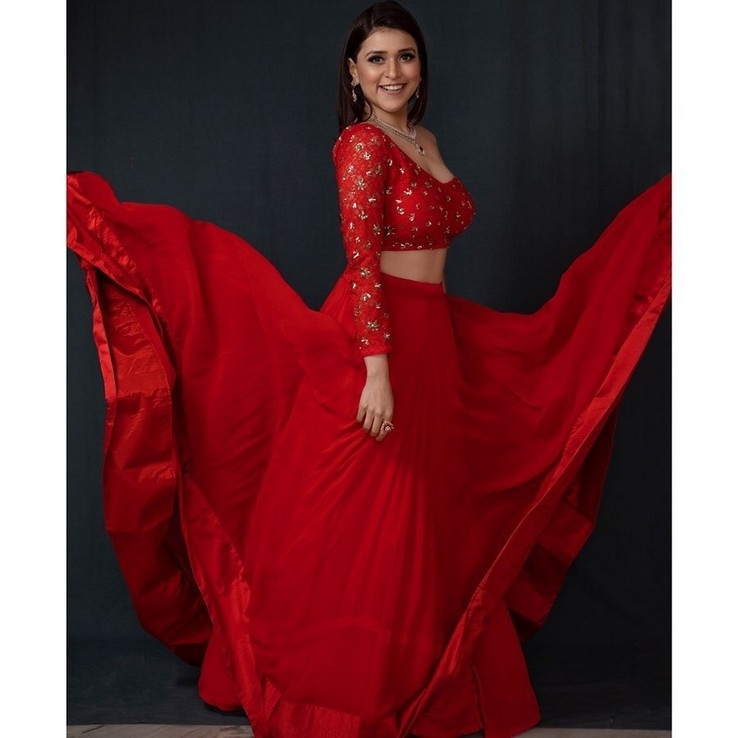 Mannara Chopra Pics - 14 / 14 photos