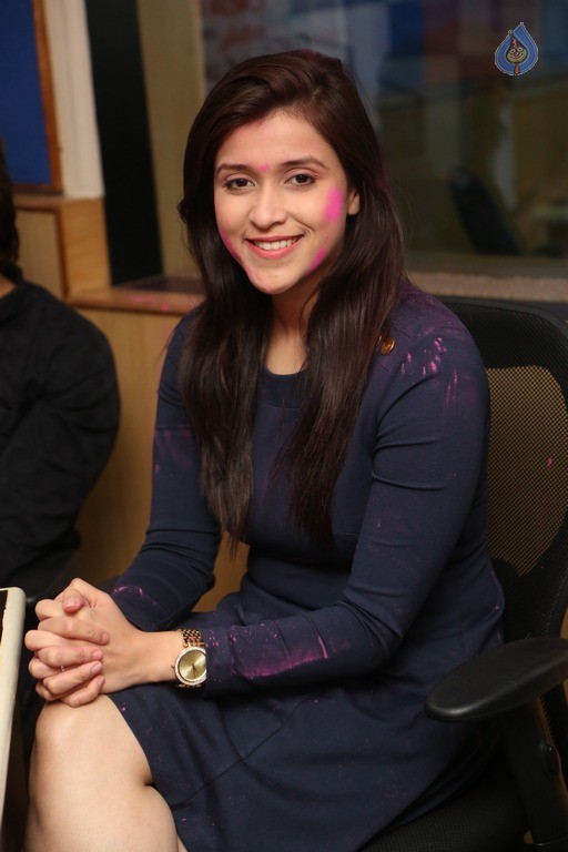 Mannara Chopra Pics - 1 / 42 photos