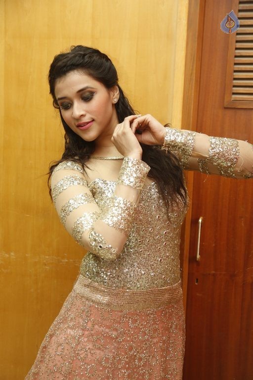 Mannara Photos - 13 / 33 photos