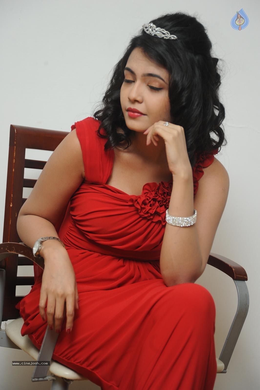 Marina Abraham New Stills - 13 / 100 photos