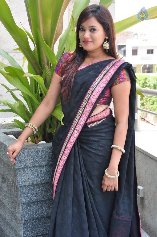 Mathrika New Photos - 15 / 35 photos