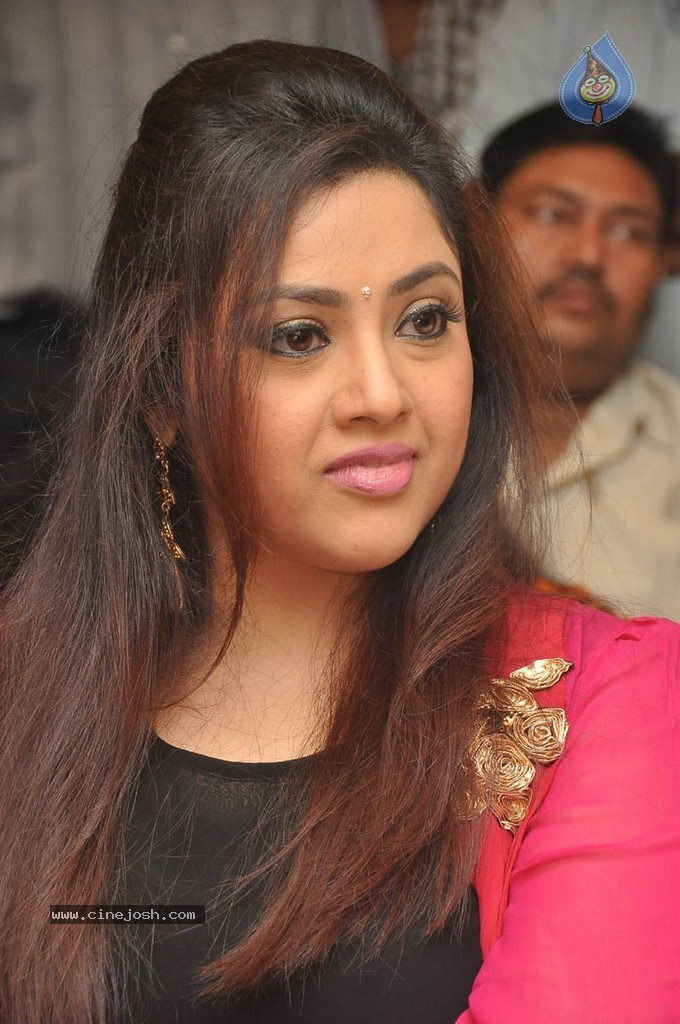 Meena at Drishyam Success Meet - 28 / 42 photos