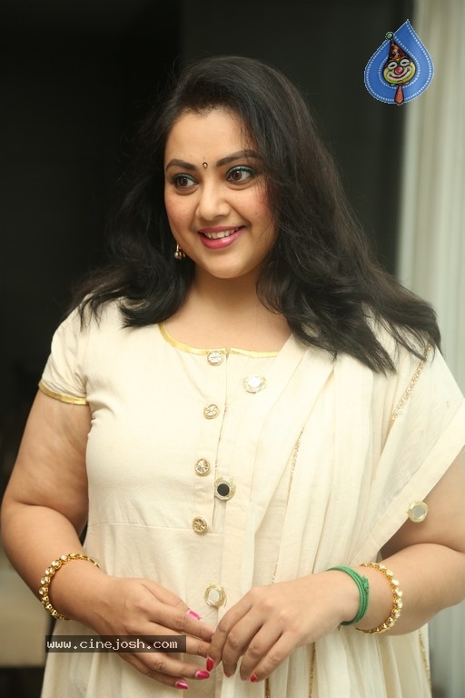 Meena New Gallery - 11 / 14 photos